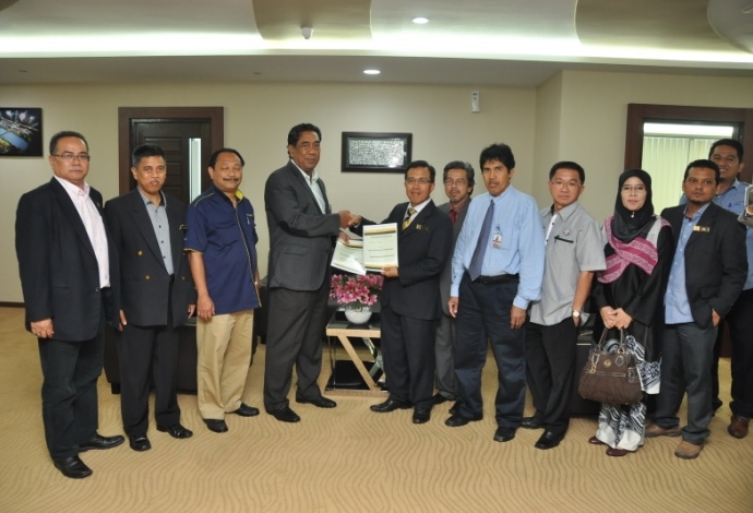 Handing over Teluk Intan Rest House to PKNP Group by Majlis Perbandaran Teluk Intan (MPTI)