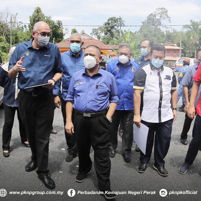 A VISIT TO THE PROPOSED REPAIR SITE OF THE PUBLIC HALL, KG. BUKIT CHUPAK, MUKIM BELANJA, PERAK TENGAH DISTRICT