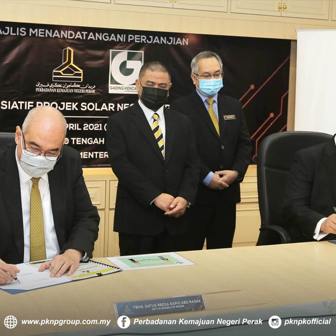 SIGNING CEREMONY OF PERAK STATE SOLAR PROJECT INITIATIVE AGREEMENT BETWEEN PERBADANAN KEMAJUAN NEGERI PERAK (PKNPk) AND GADING KENCANA SDN. BHD.