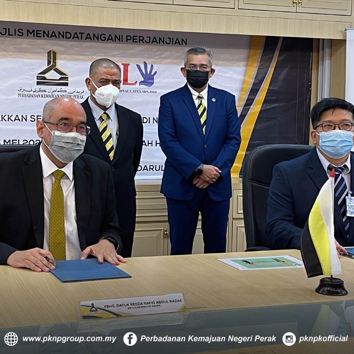 SIGNING CEREMONY BETWEEN PERBADANAN KEMAJUAN NEGERI PERAK (PKNPk) AND PROFESSIONAL LATEX SDN BHD (PLSB) TO BOOST THE INDUSTRIAL SECTOR IN PERAK