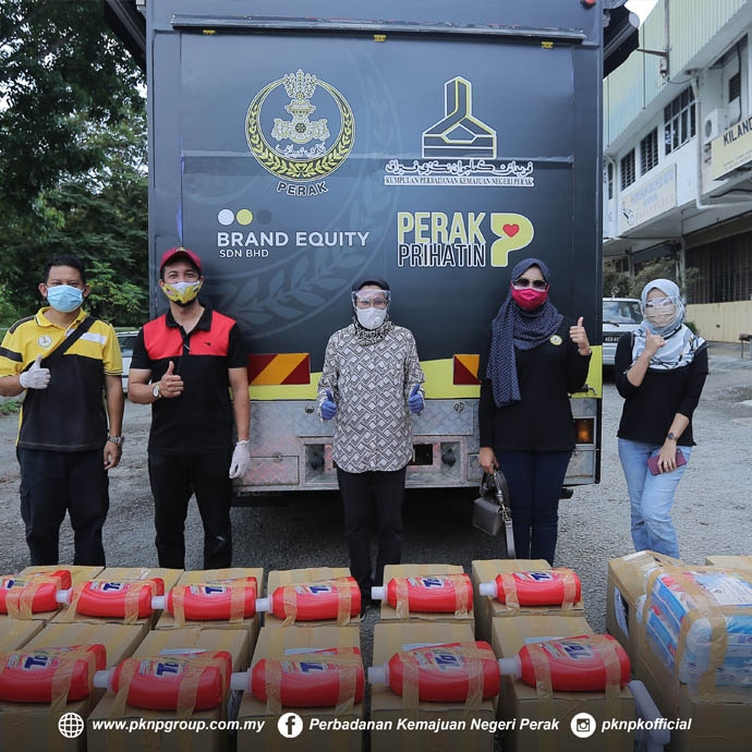 DONATION OF COVID-19 ESSENTIALS KIT TO PKNPK EMPLOYEES & SUBSIDIARIES RESIDENCES UNDER EMCO AREA- KG. DATO AHMAD SAID MANJOI
