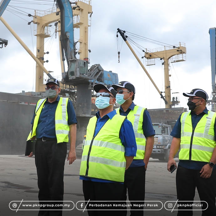 YAB MENTERI BESAR OF PERAK VISITS LUMUT PORT