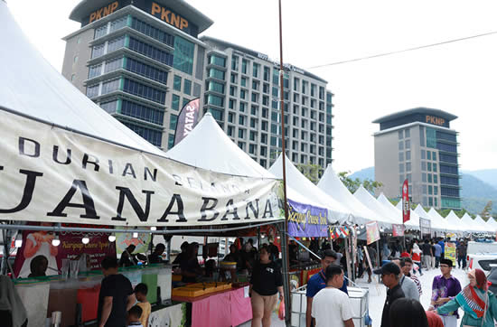 Kemeriahan Ramadan Kembali Di Bulatan Sultan Azlan Shah Sambut Keunikan Bazar Terpanjang Dan Temeriah Di Perak!